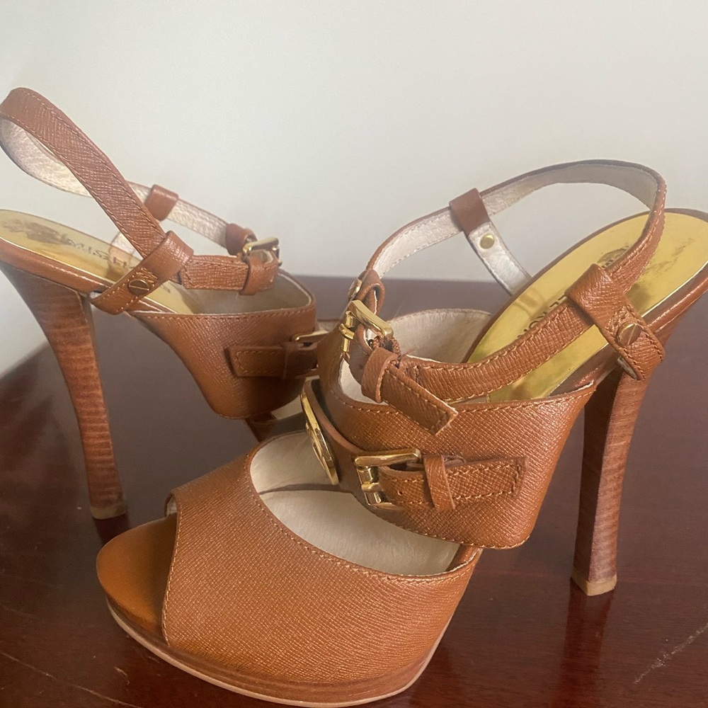 NWOT MK heels